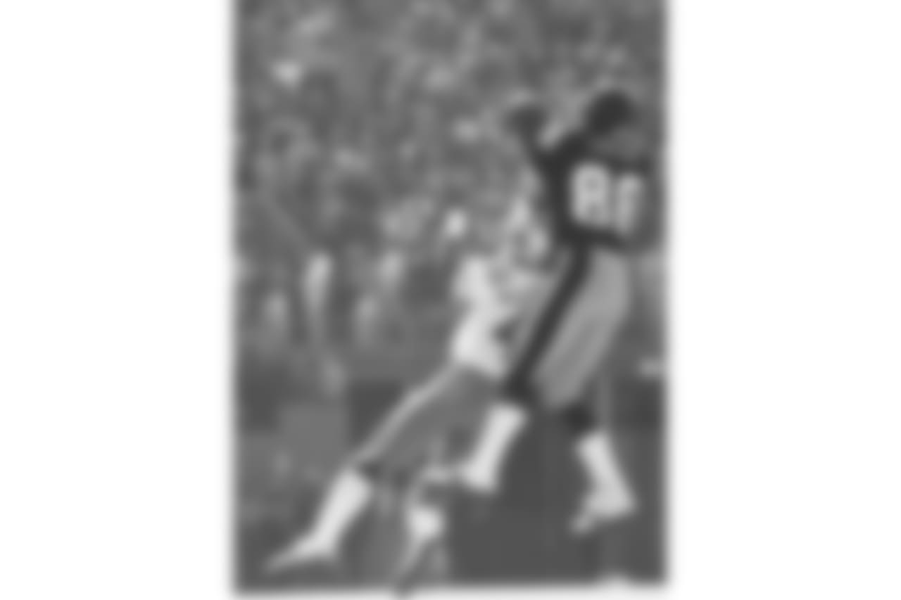 10. Lynn Swann (1974-82) - 739 yards.
