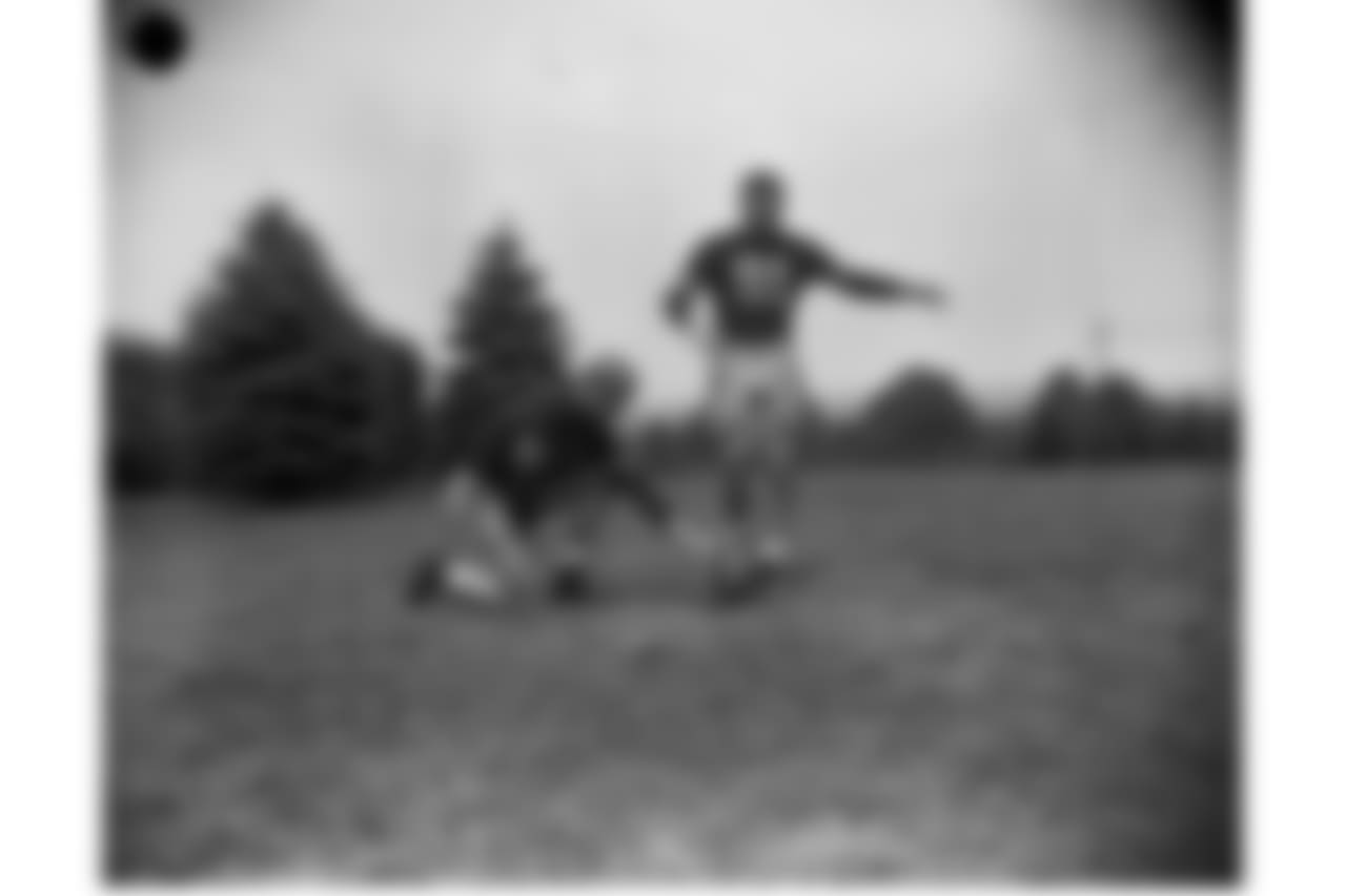 7. Elbie Nickel (47-57) - 329 career receptions.