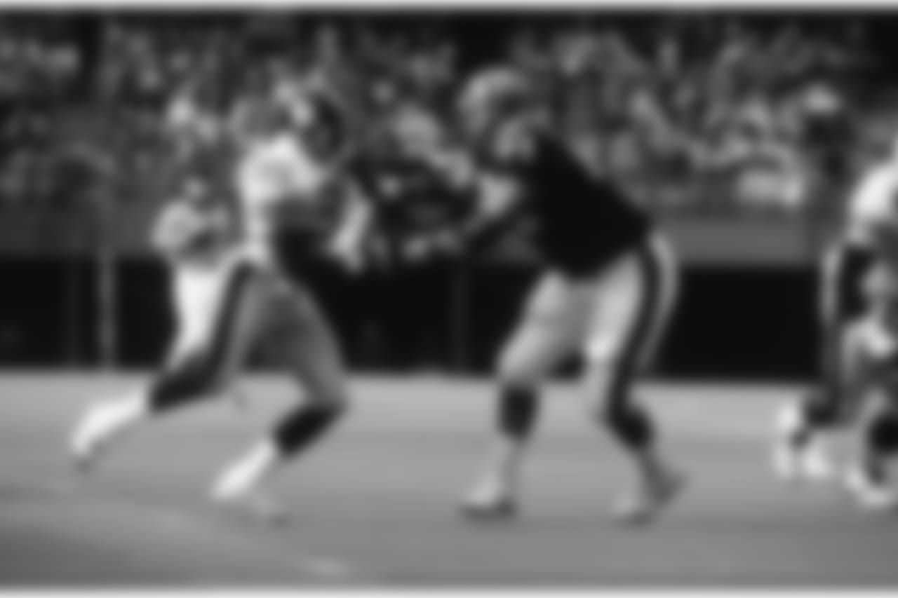 8. Greg Lloyd (88-97) - 53.5 career QB sacks.