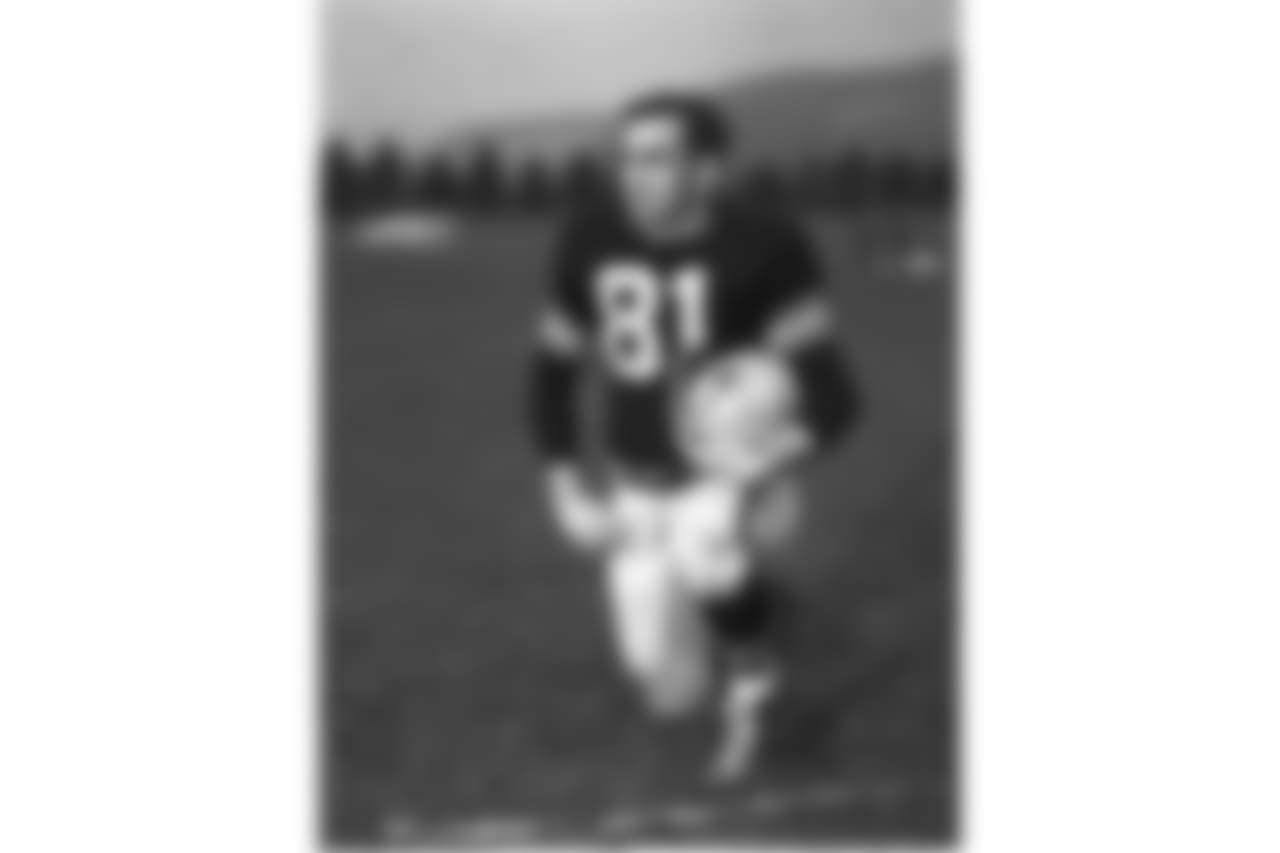 7. Elbie Nickel (47-57) - 329 career receptions.
