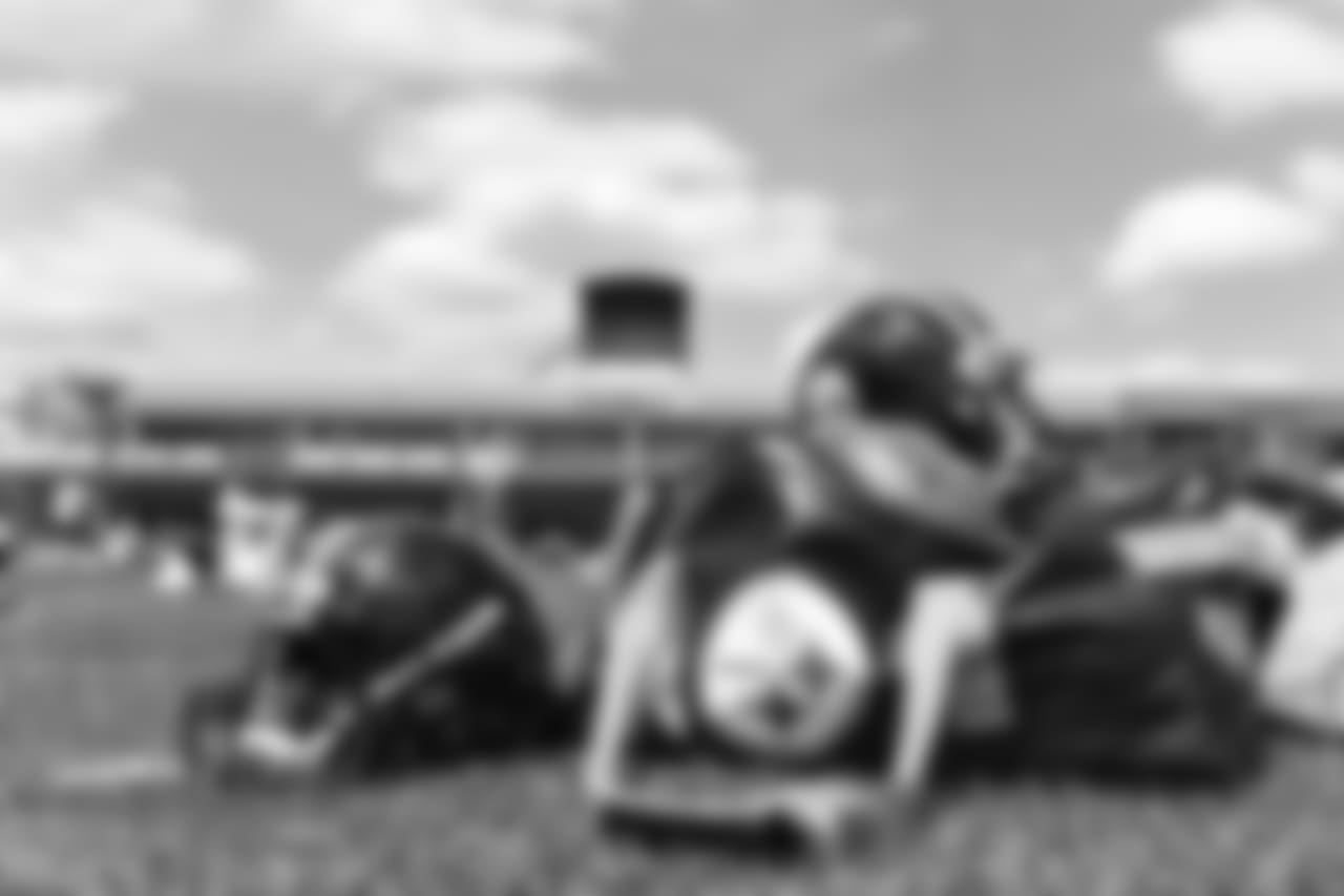 Steelers players practice at the UPMC Rooney Sports Complex during the 2018 minicamp.