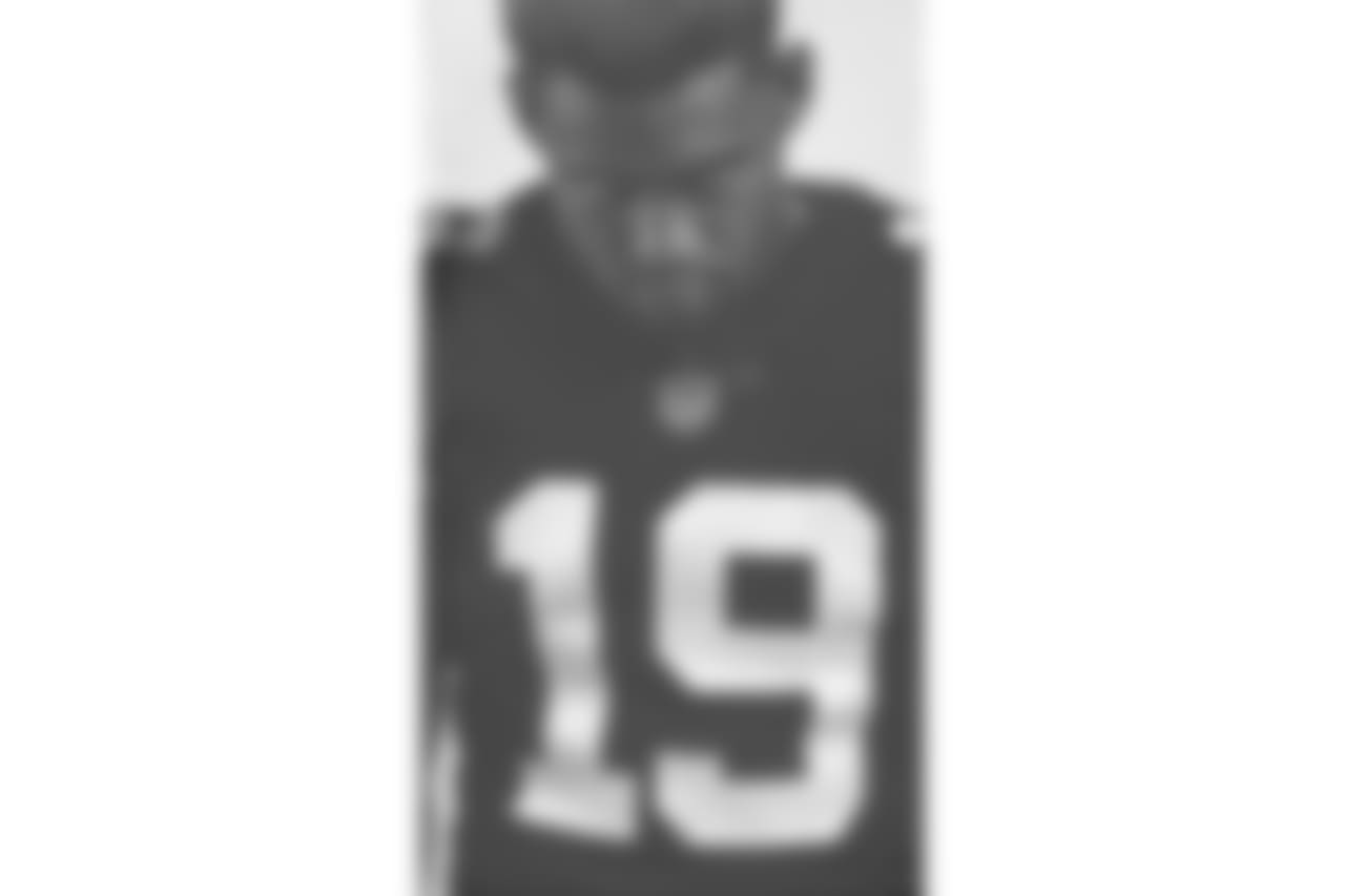 JuJu Smith-Schuster wears the latest throwback jersey that honors the Super Bowl XIII and XIV teams.