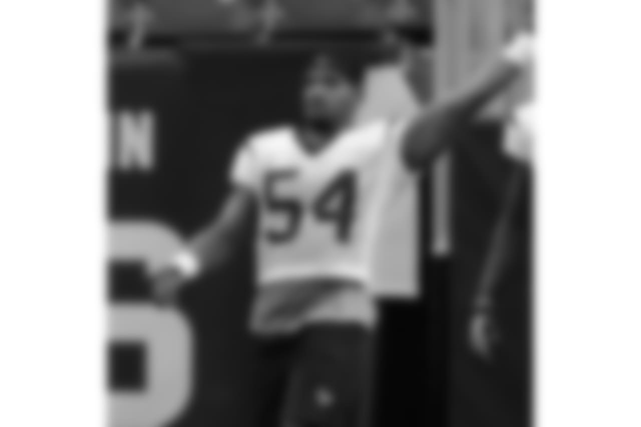 LB, LaTroy Lewis, 54