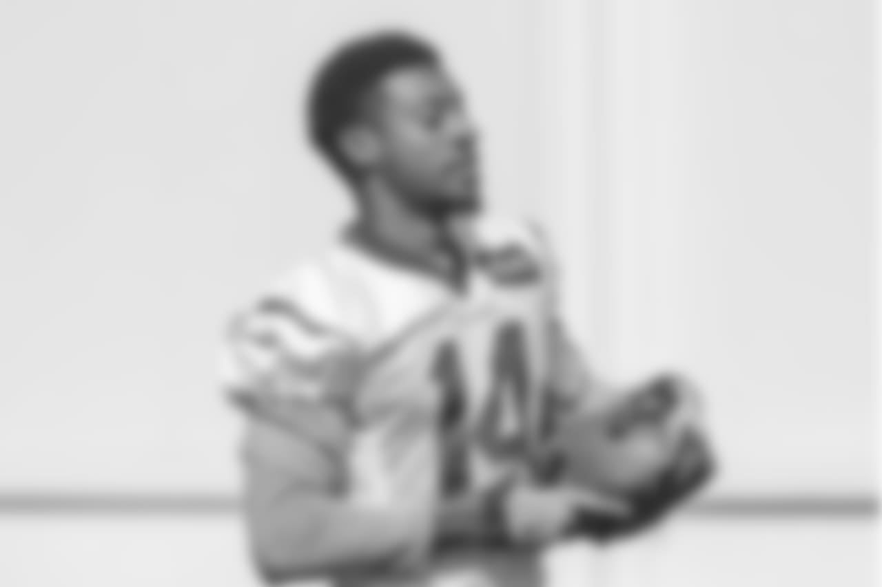 WR, Chris Thompson, 14