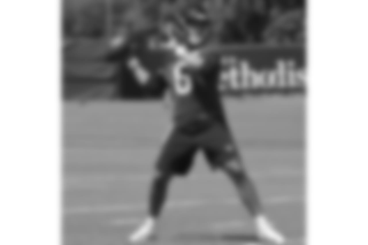 QB, Stephen Morris, 6
