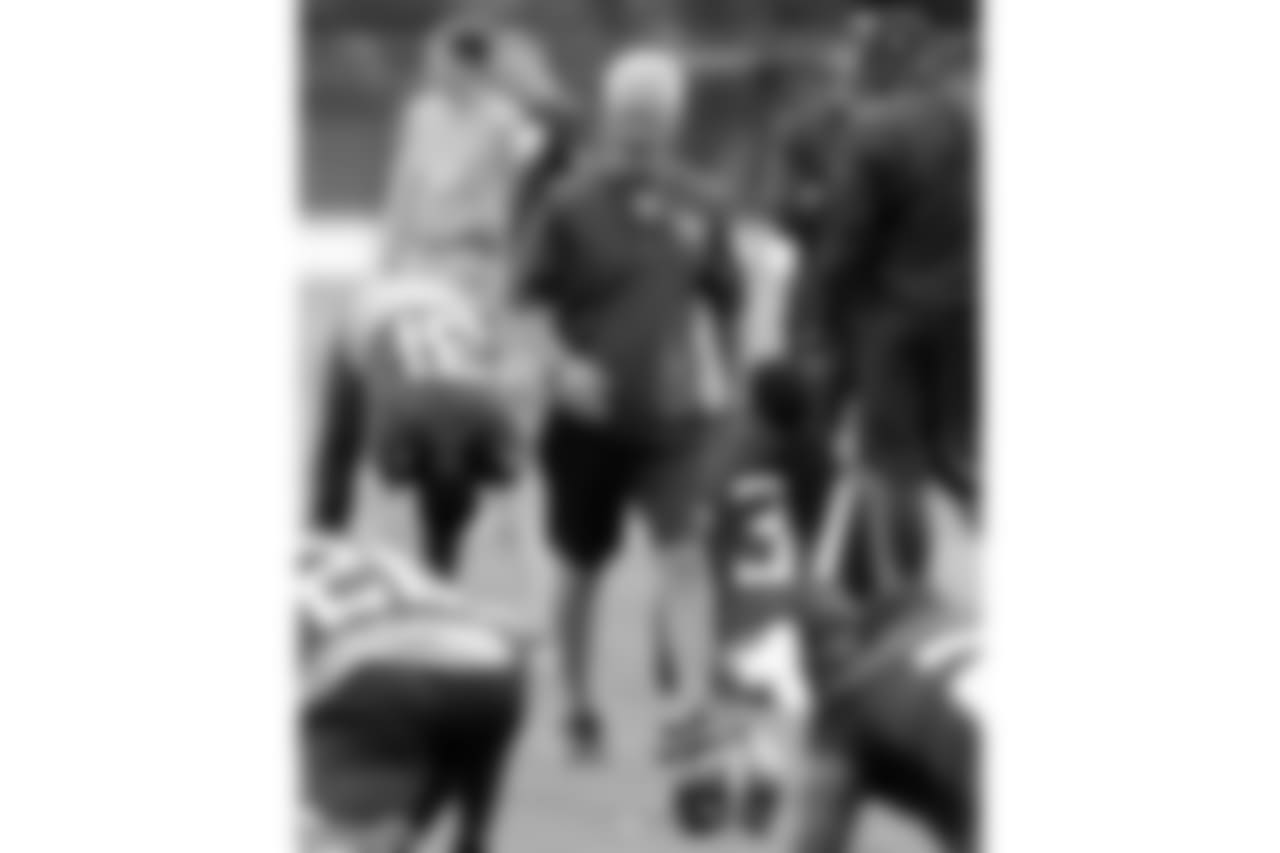 Tennessee Titans secondary coach Kerry Coombs watches as players warm up during NFL football minicamp Wednesday, June 13, 2018, in Nashville, Tenn. (AP Photo/Mark Humphrey)