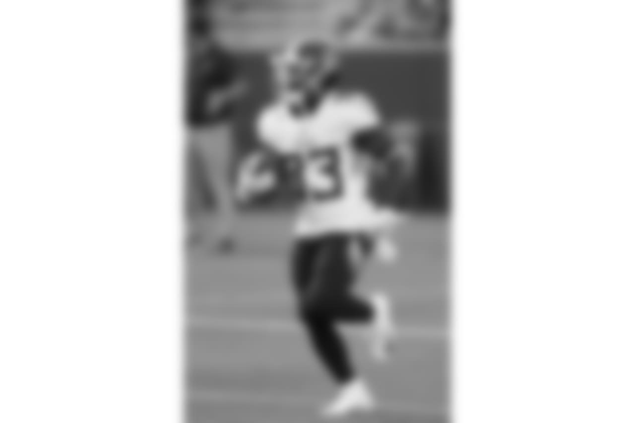Tennessee Titans' Dion Lewis warms up before a preseason NFL football game against the Green Bay Packers Thursday, Aug. 9, 2018, in Green Bay, Wis. (AP Photo/Matt Ludtke)