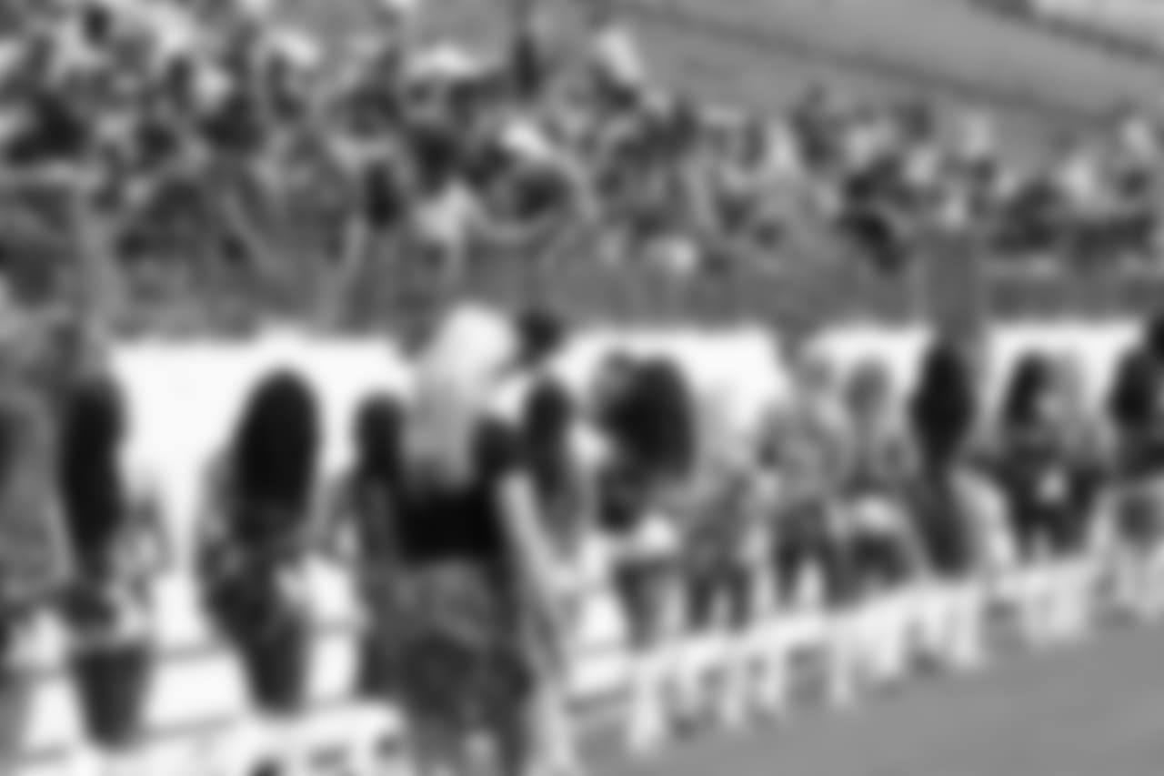cheerleaders-180814-scrimmage241496