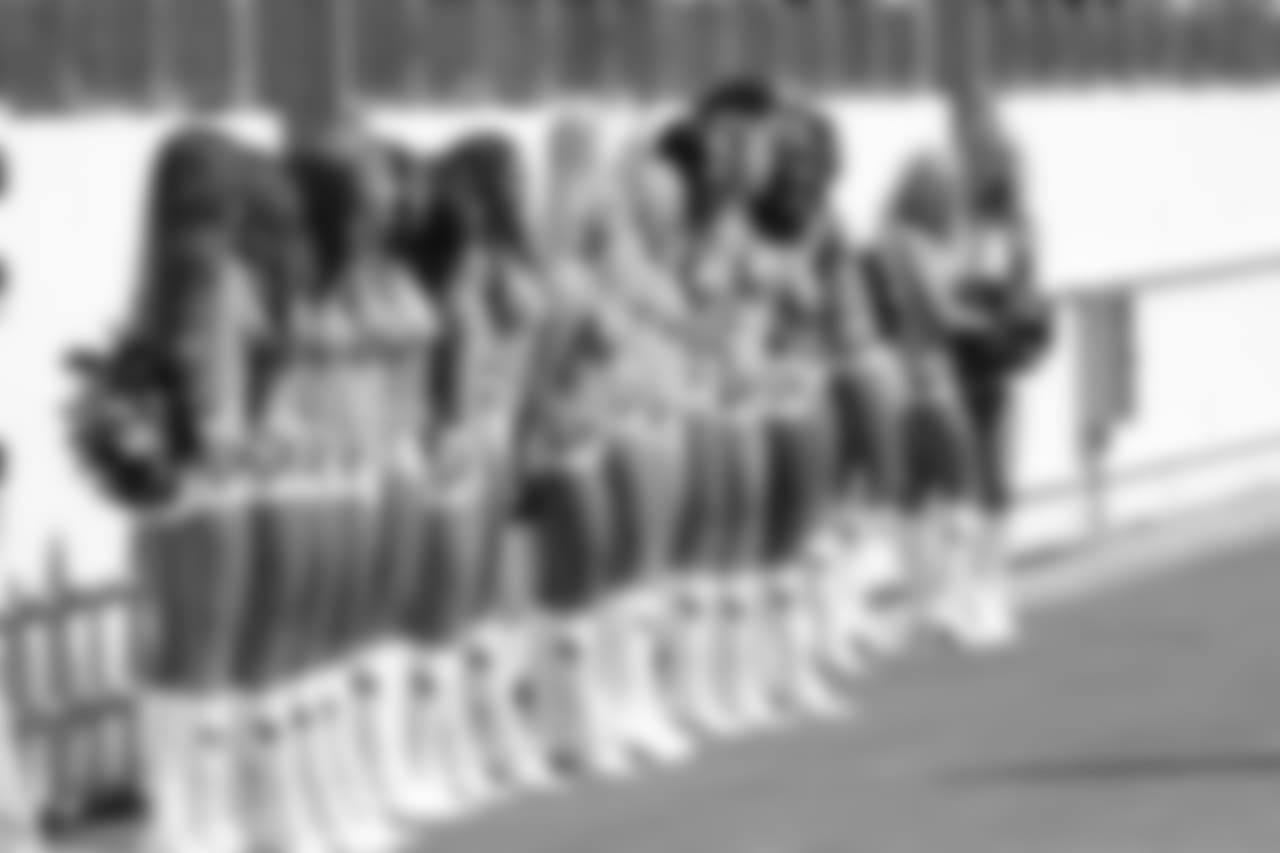 cheerleaders-180814-scrimmage241497