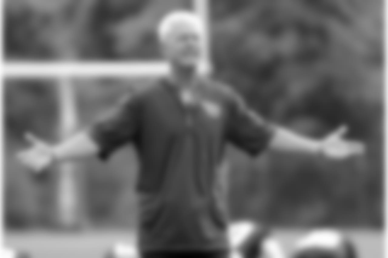 Tennessee Titans secondary coach Kerry Coombs cheers on his players as they stretch during NFL football minicamp Wednesday, June 13, 2018, in Nashville, Tenn. The Titans upgraded their secondary by signing cornerback Malcolm Butler, and safety Kevin Byard is coming off an All-Pro season. (AP Photo/Mark Humphrey)