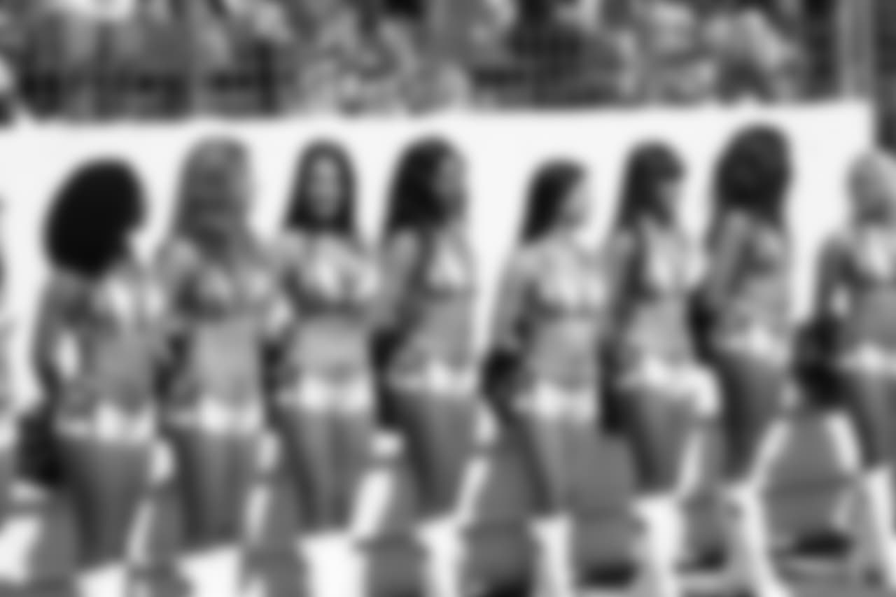 cheerleaders-180814-scrimmage241506