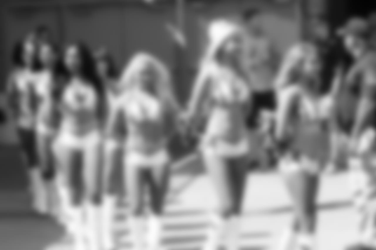 cheerleaders-180814-scrimmage241493