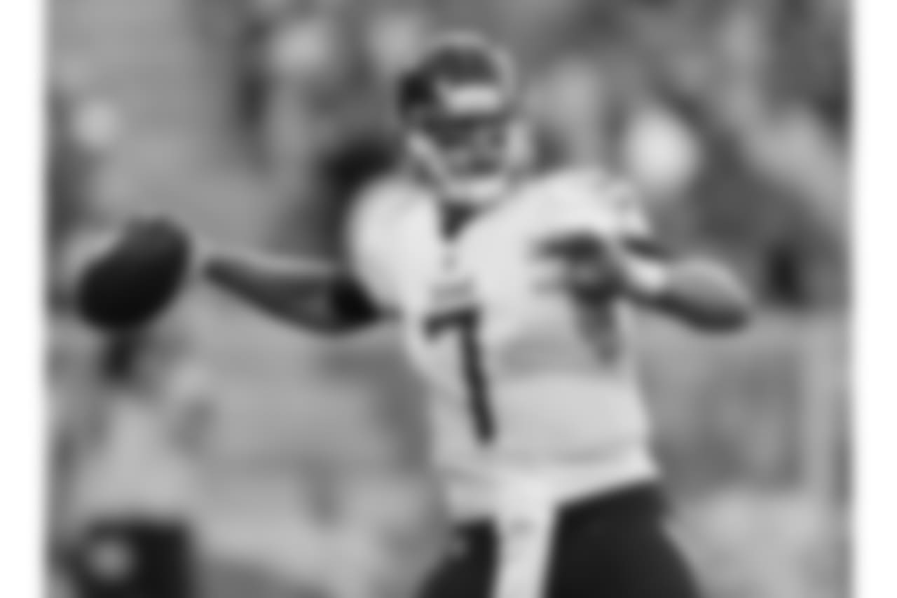 Tennessee Titans' Blaine Gabbert throws during the first half of a preseason NFL football game against the Green Bay Packers Thursday, Aug. 9, 2018, in Green Bay, Wis. (AP Photo/Matt Ludtke)