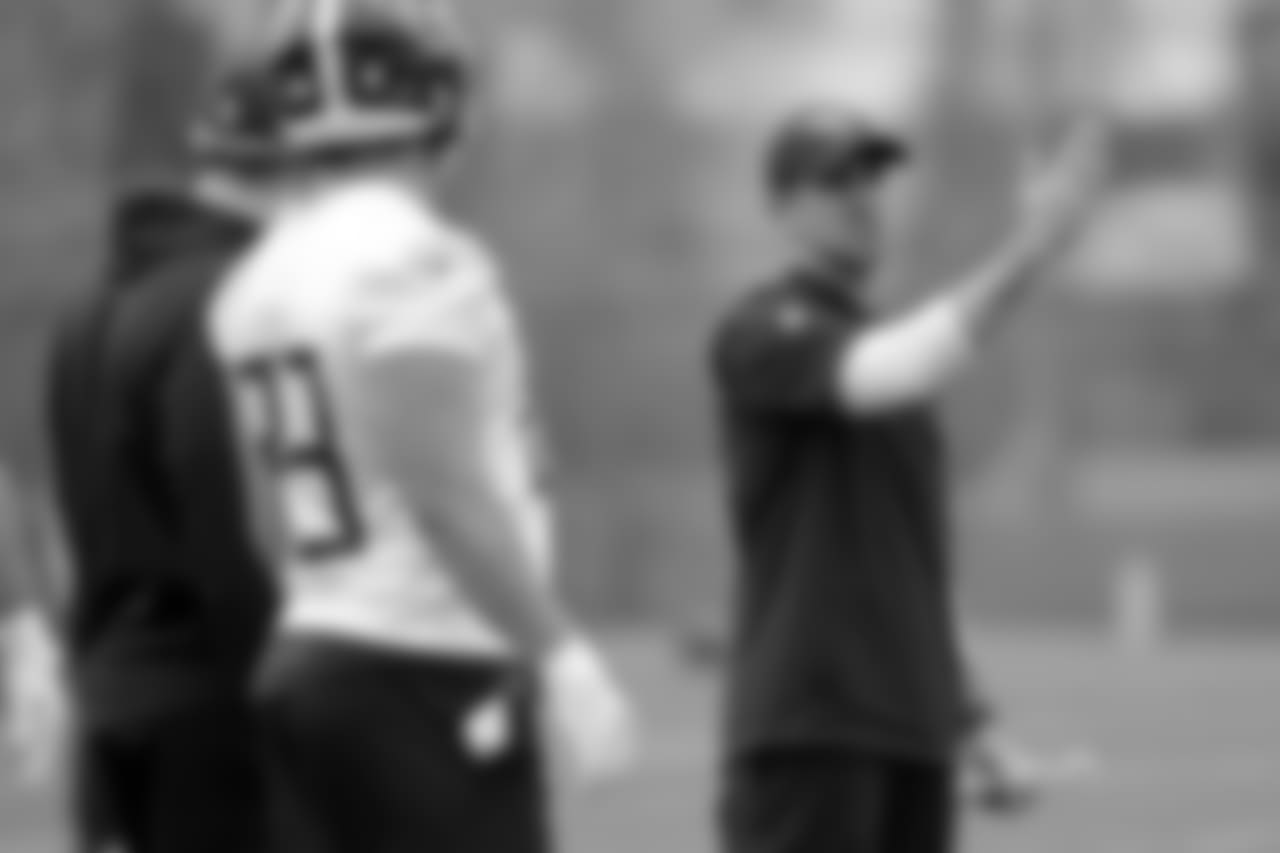 Tennessee Titans offensive coordinator Matt LaFleur, right, runs a drill during the team's voluntary practice at its NFL football training facility Thursday, April 26, 2018, in Nashville, Tenn. (AP Photo/Mark Humphrey)