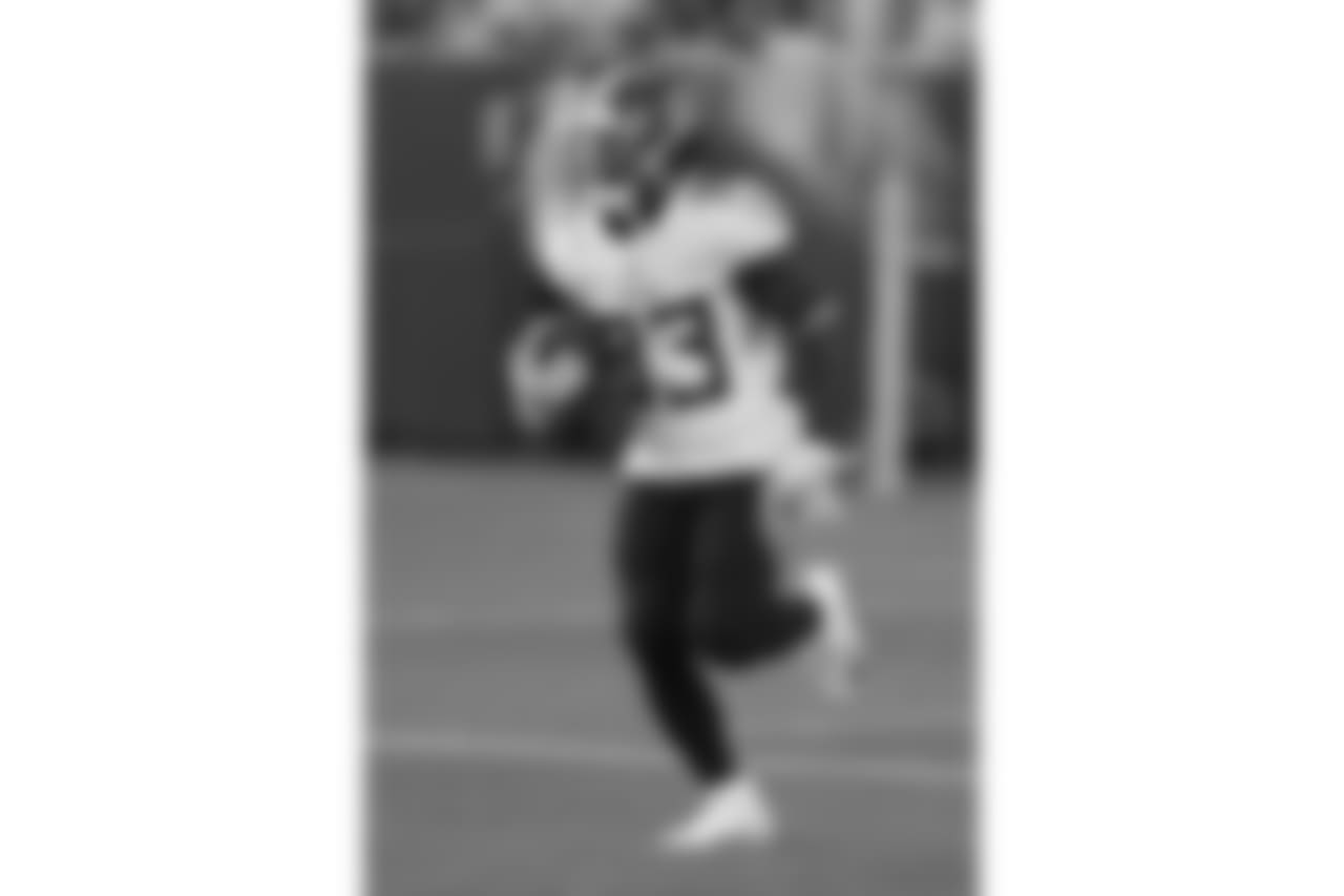 Tennessee Titans' Dion Lewis warms up before a preseason NFL football game against the Green Bay Packers Thursday, Aug. 9, 2018, in Green Bay, Wis. (AP Photo/Matt Ludtke)