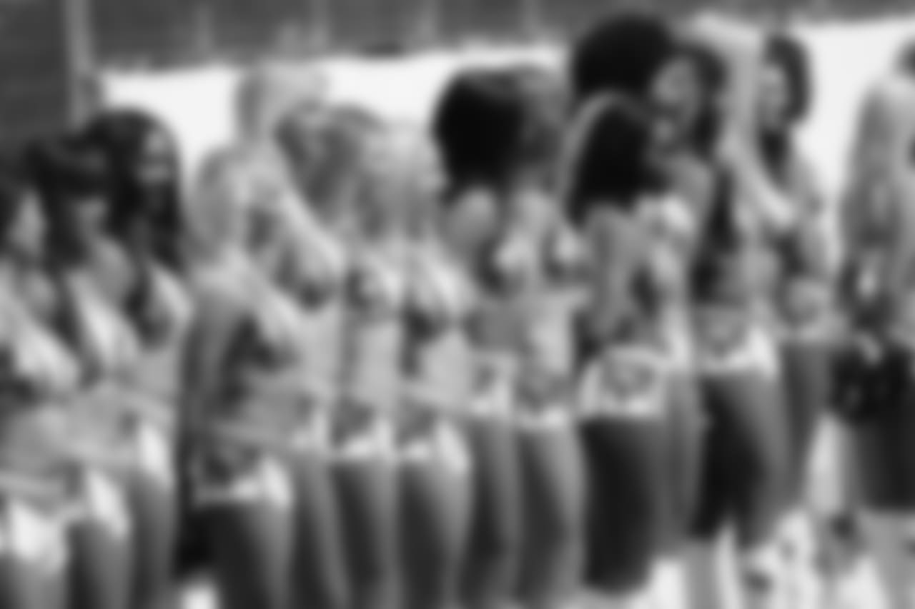 cheerleaders-180814-scrimmage241499