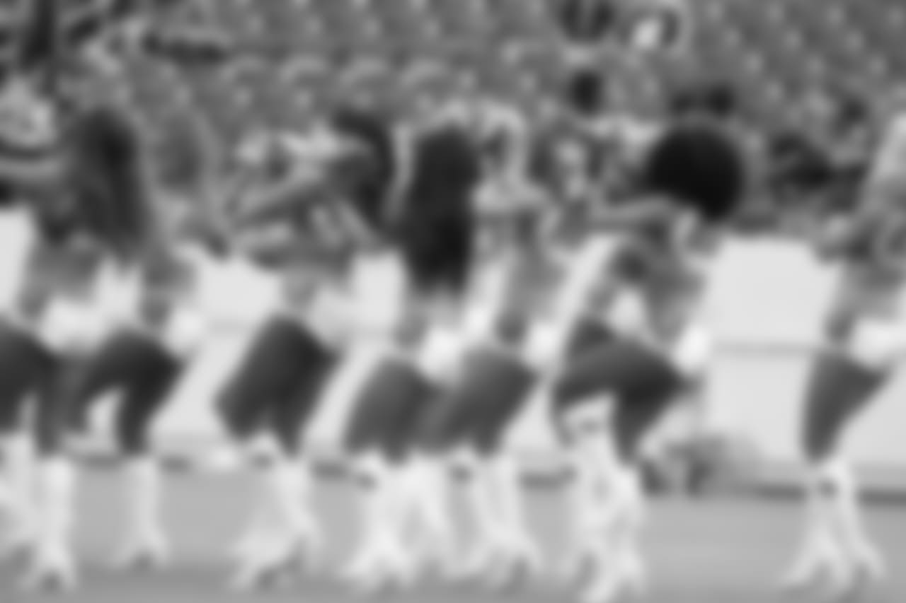 cheerleaders-180814-scrimmage241520