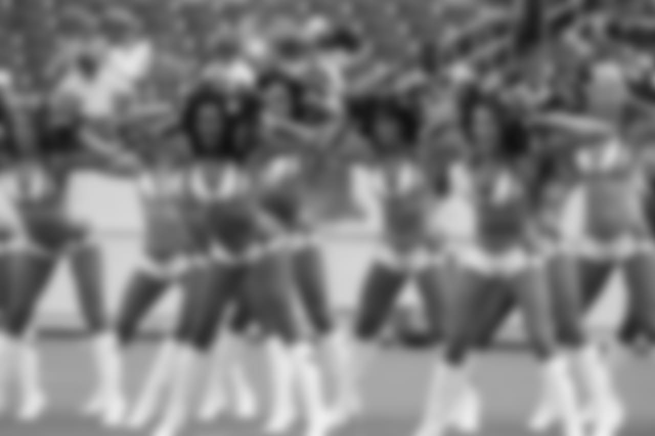 cheerleaders-180814-scrimmage241523