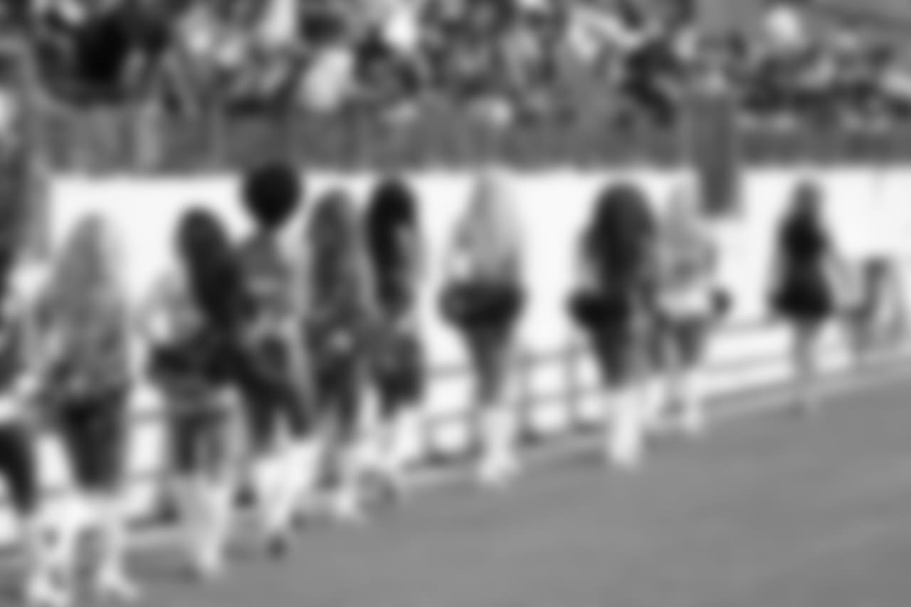 cheerleaders-180814-scrimmage241495