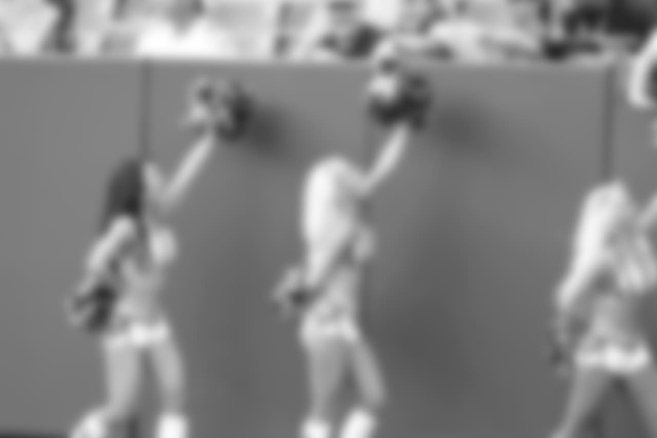 cheerleaders-180814-scrimmage241540