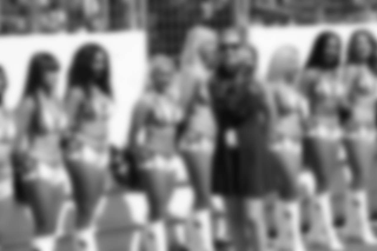 cheerleaders-180814-scrimmage241504