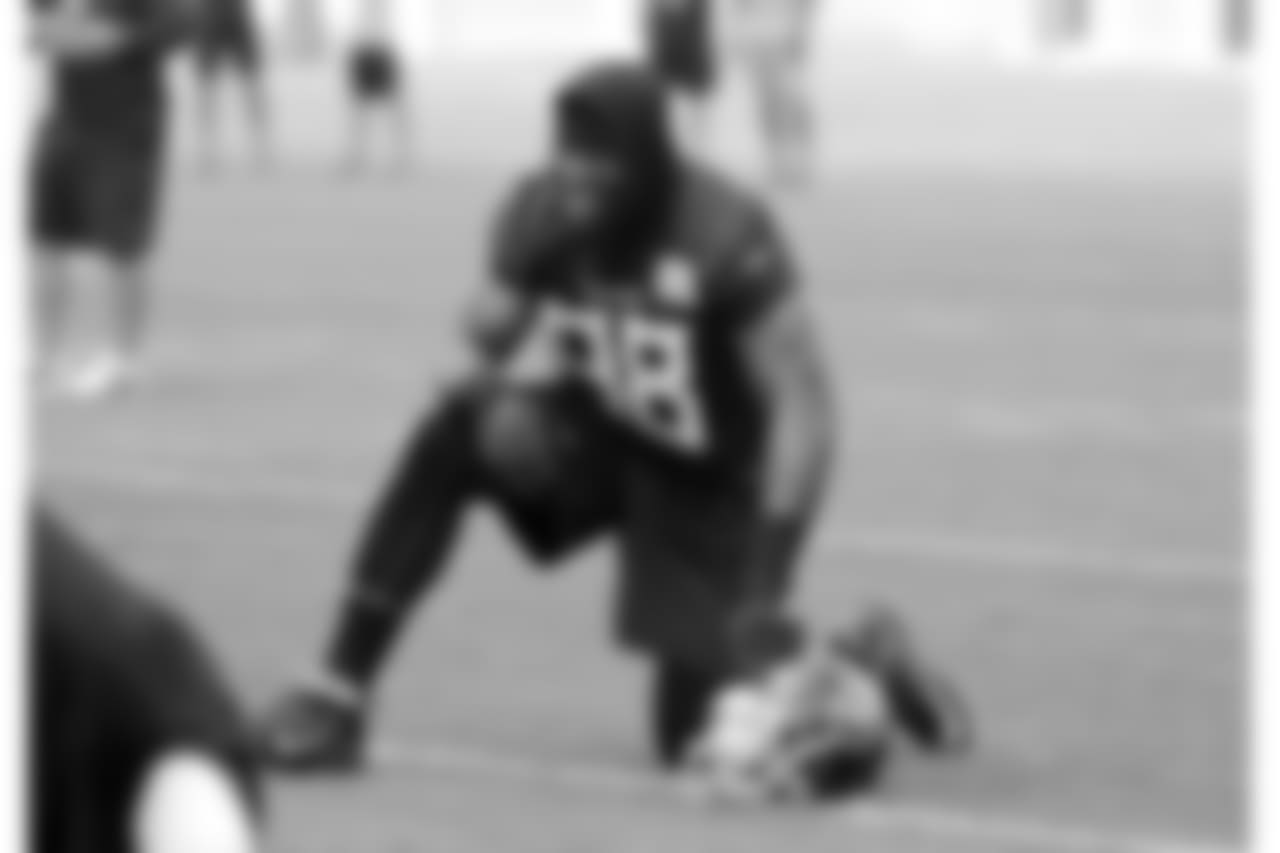 Tennessee Titans' Brian Orakpo (98) warms up during NFL football minicamp Tuesday, June 12, 2018, in Nashville, Tenn. (AP Photo/Mark Humphrey)