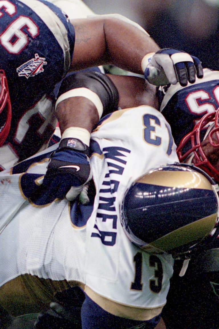 St. Louis Rams quarterback Kurt Warner (13) reaches back to pass as New  Orleans Saints Brady Smith (91) bears down in the first quarter Sunday,  Nov. 28, 1999 at the Trans World