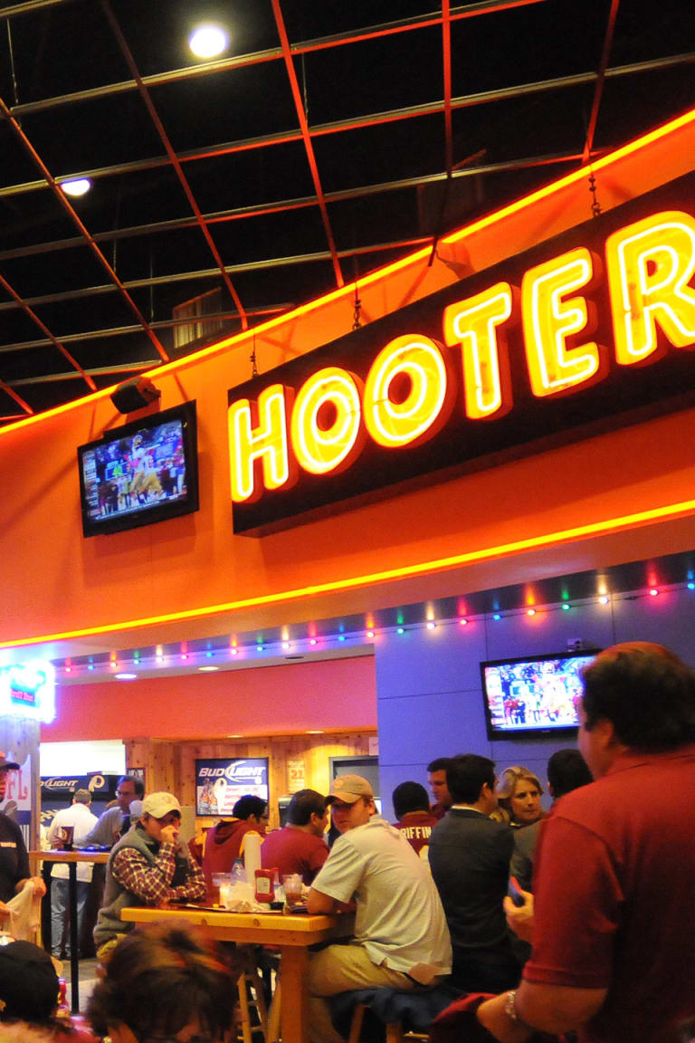 Hooters At Fedexfield Washington Redskins Redskins Com