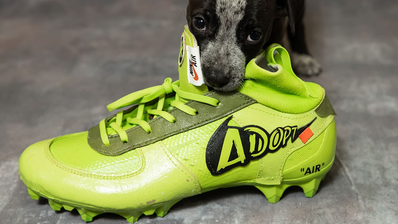 Photos: Raiders unbox custom cleats for NFL My Cause My Cleats