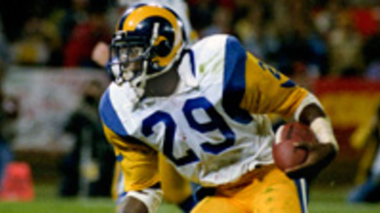 Los Angeles Rams - Rams running back Eric Dickerson (28) and Chicago Bears  running back Walter Payton (34) share some laughs on the sidelines during  the NFL Pro Bowl football game between