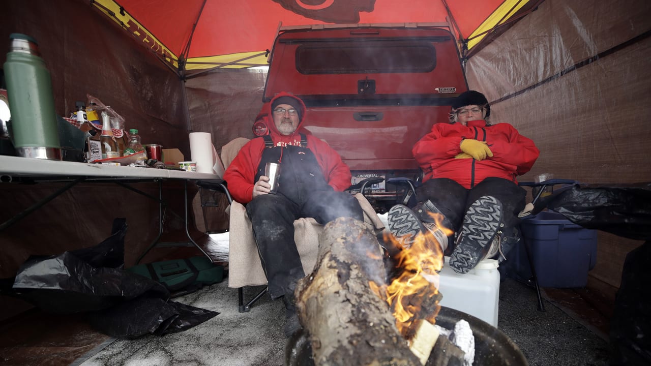 Cincinnati Bengals tailgate before game against Carolina Panthers