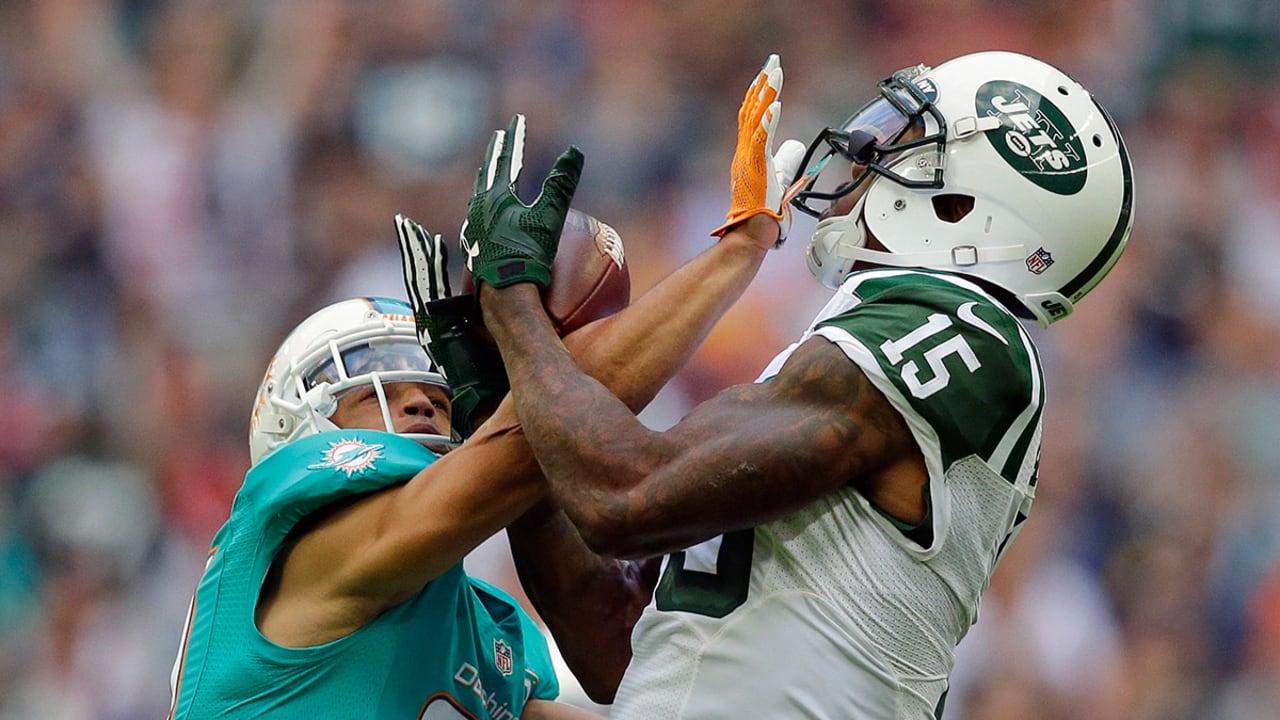 Wembley Stadium, London, UK. 04th Oct, 2015. NFL International Series. Miami  Dolphins versus New York Jets. New York Jets Running Back Chris Ivory  running with ball past Miami Dolphins Linebacker Koa Misi.