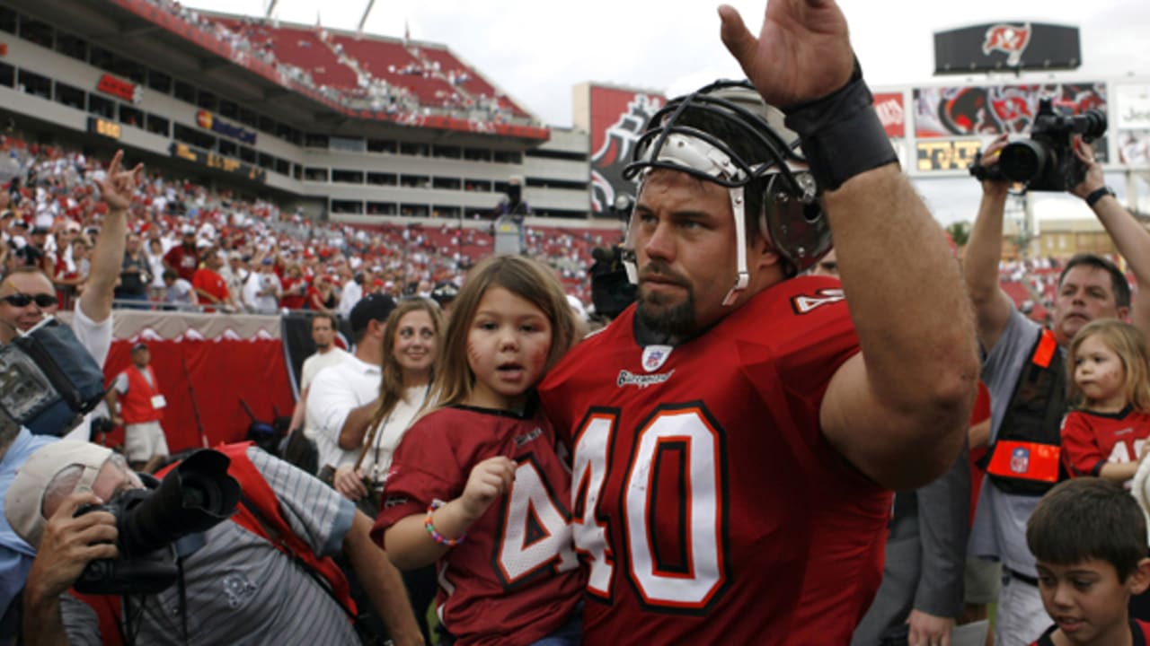 Tampa Bay Buccaneers' fullback Mike Alstott leaps over Atlanta News  Photo - Getty Images