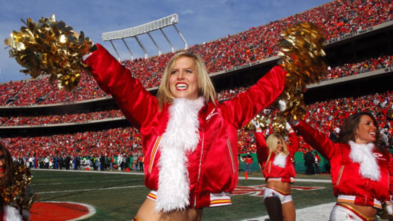 Look: NFL World Reacts To Chiefs Cheerleaders Video - The Spun: What's  Trending In The Sports World Today