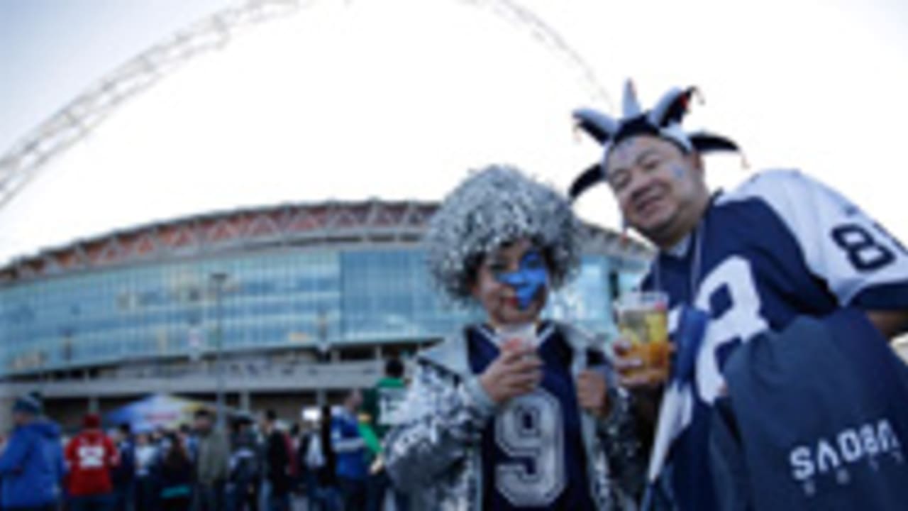 Raiderettes greet visitors at the airport for the 2022 NFL Draft