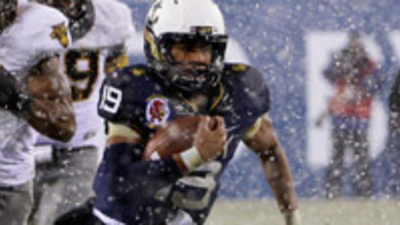 Navy QB Keenan Reynolds sets FBS record in win over Army