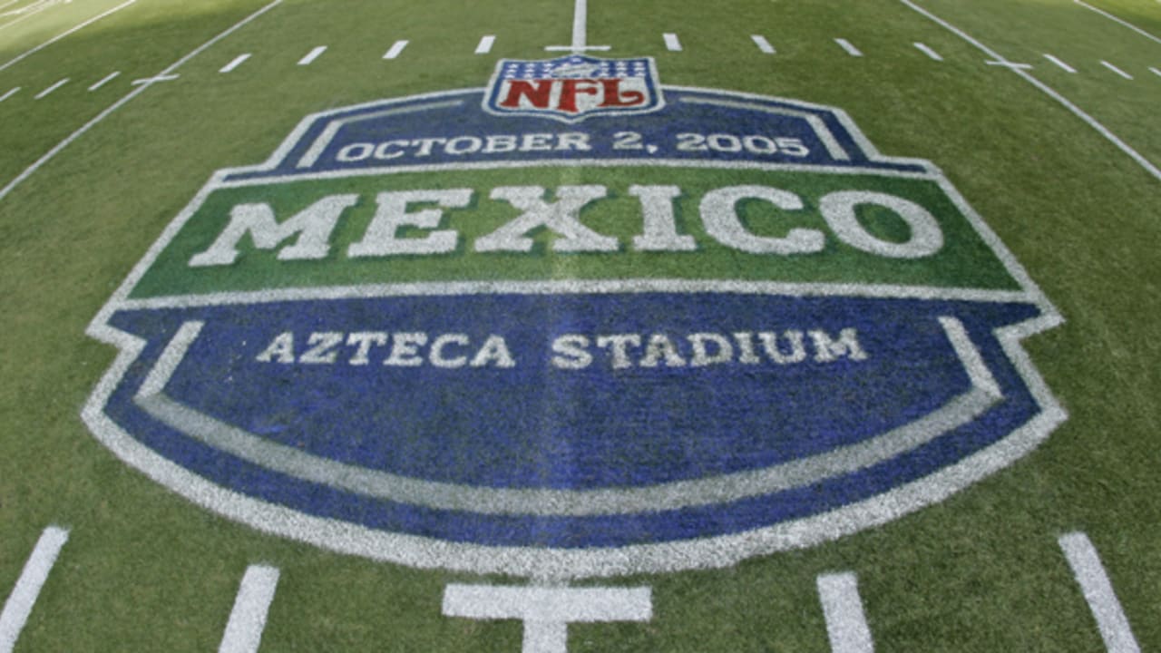 Oct 02, 2005; Mexico City, MEXICO; NFL FOOTBALL: Rolando Cantu of