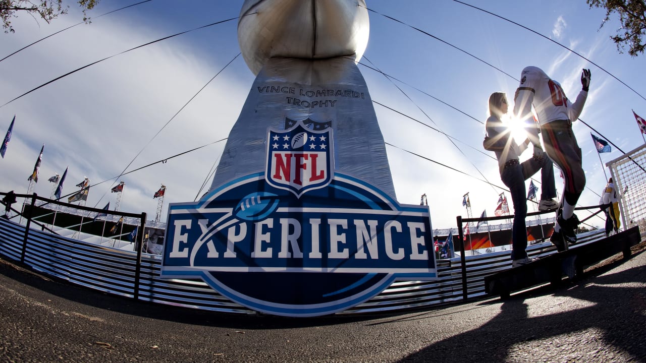 Nfl experience hi-res stock photography and images - Alamy