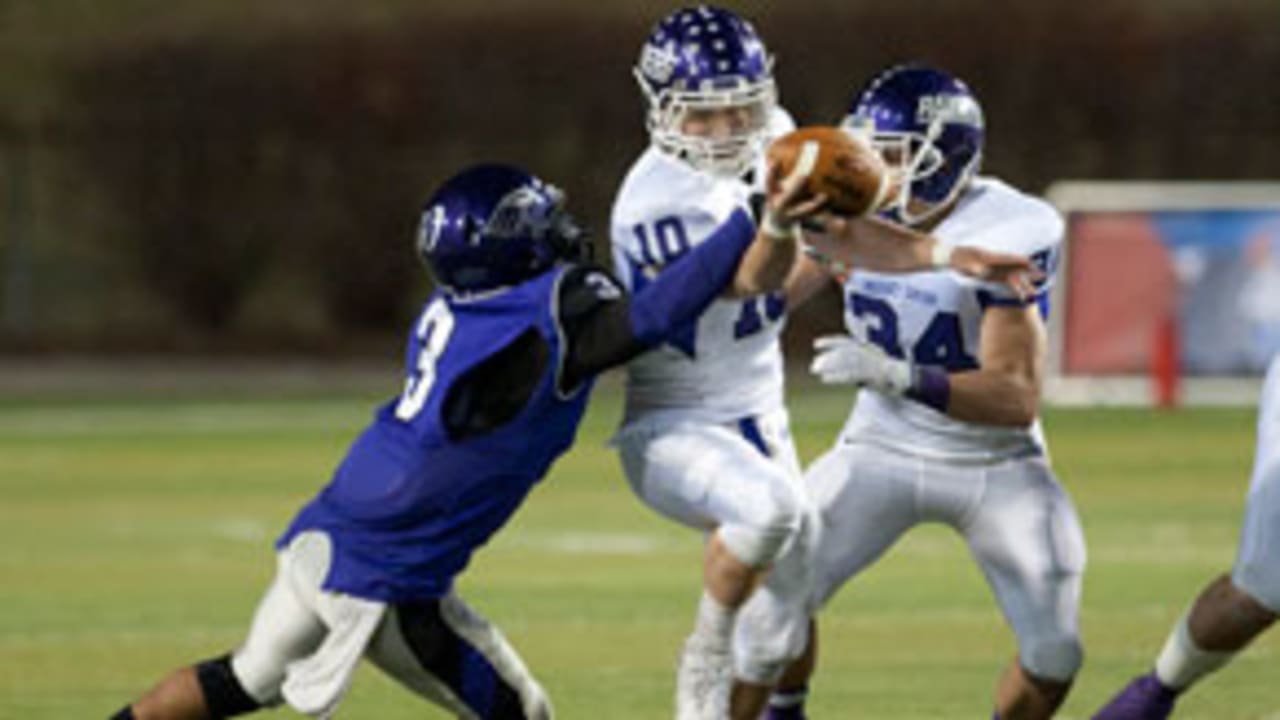 Division-III-Football-140414-SL.jpg