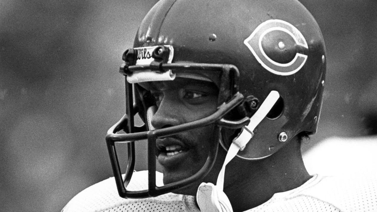 Walter Payton had Jim Brown's NFL rushing record in sight - Sports  Illustrated Vault