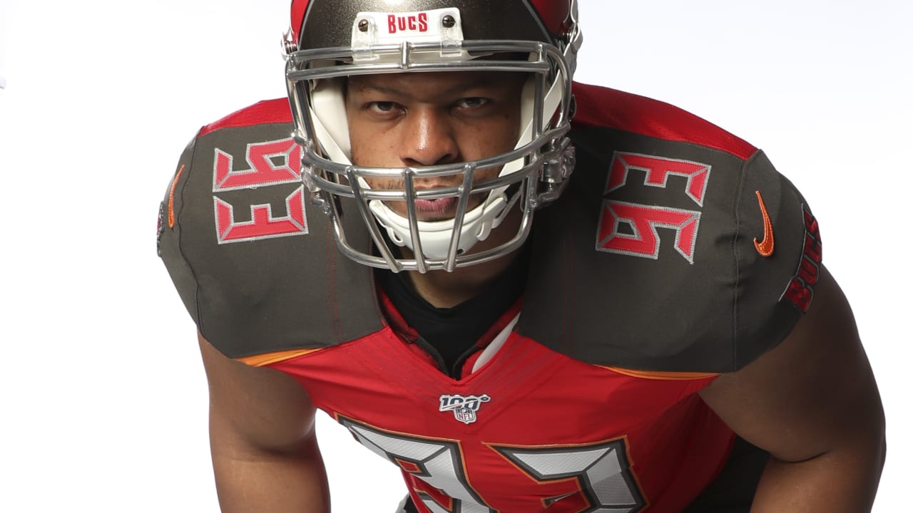 Los Angeles Rams: Ndamukong Suh wears team gloves in Bucs photo