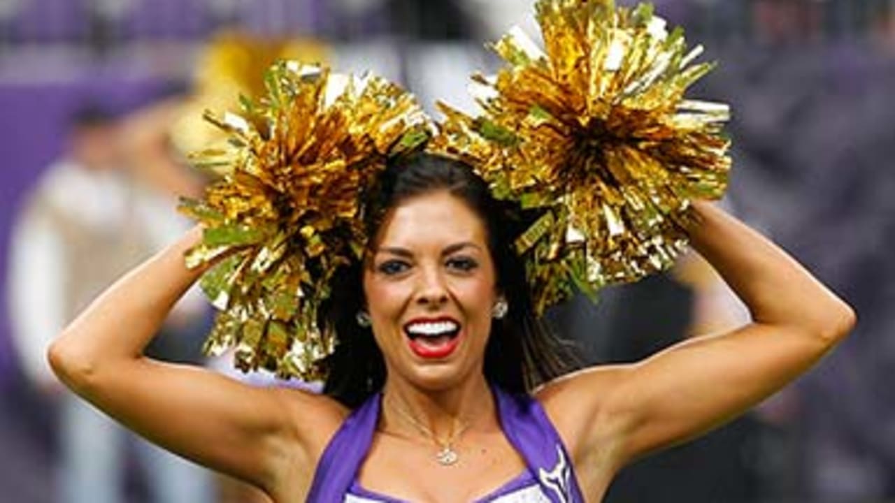 Best of 2016 Week 11 cheerleaders