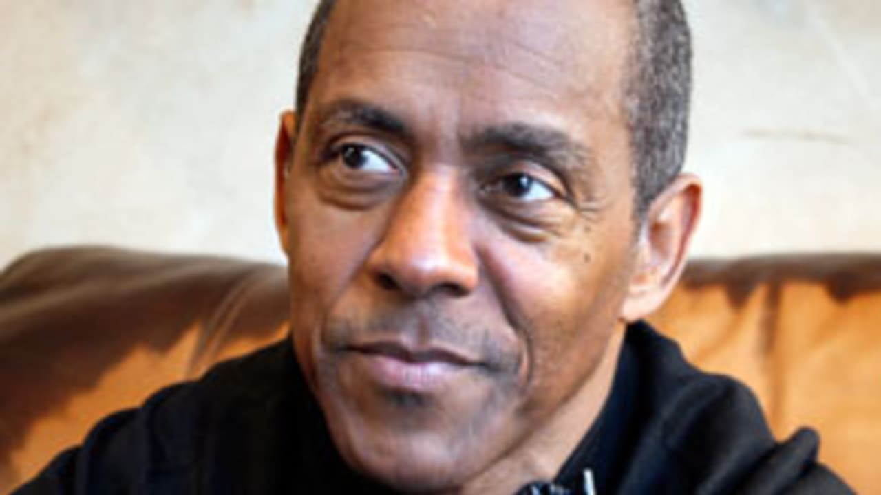 tony-dorsett-110713-evo.jpg