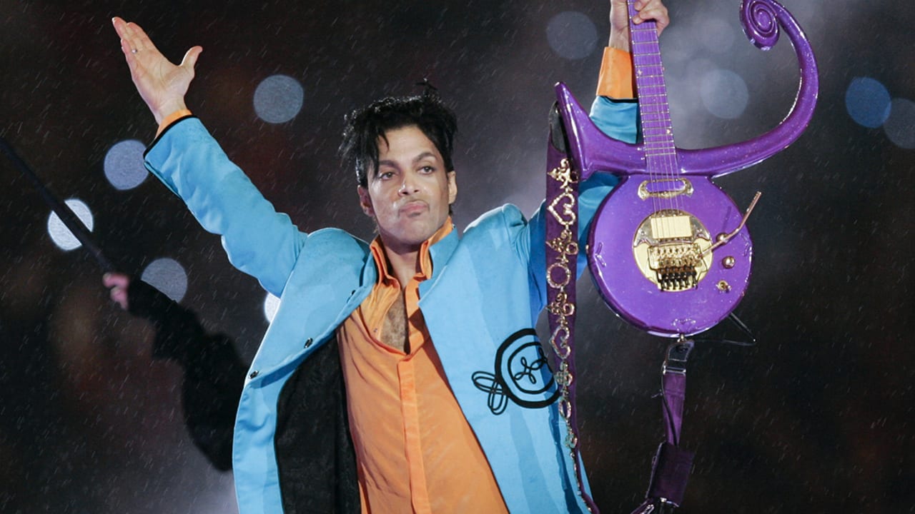 Super bowl halftime show prince hi-res stock photography and images - Alamy