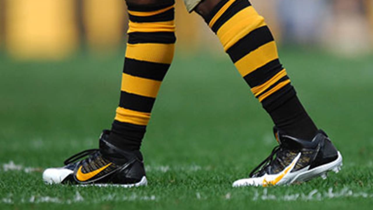 NFL Makes Antonio Brown Remove Muhammad Ali Cleats During Game