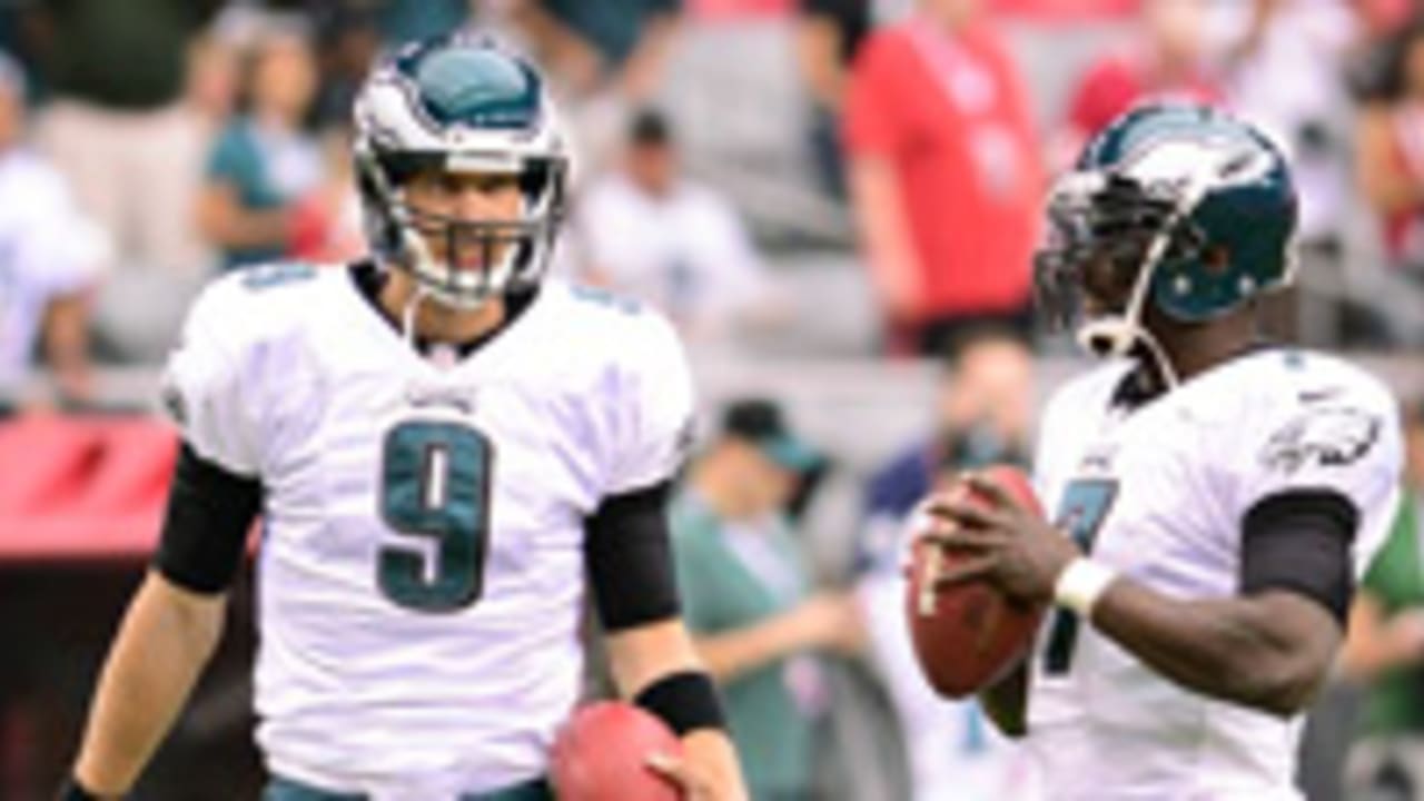nick-foles-michael-vick-121204-spot.jpg