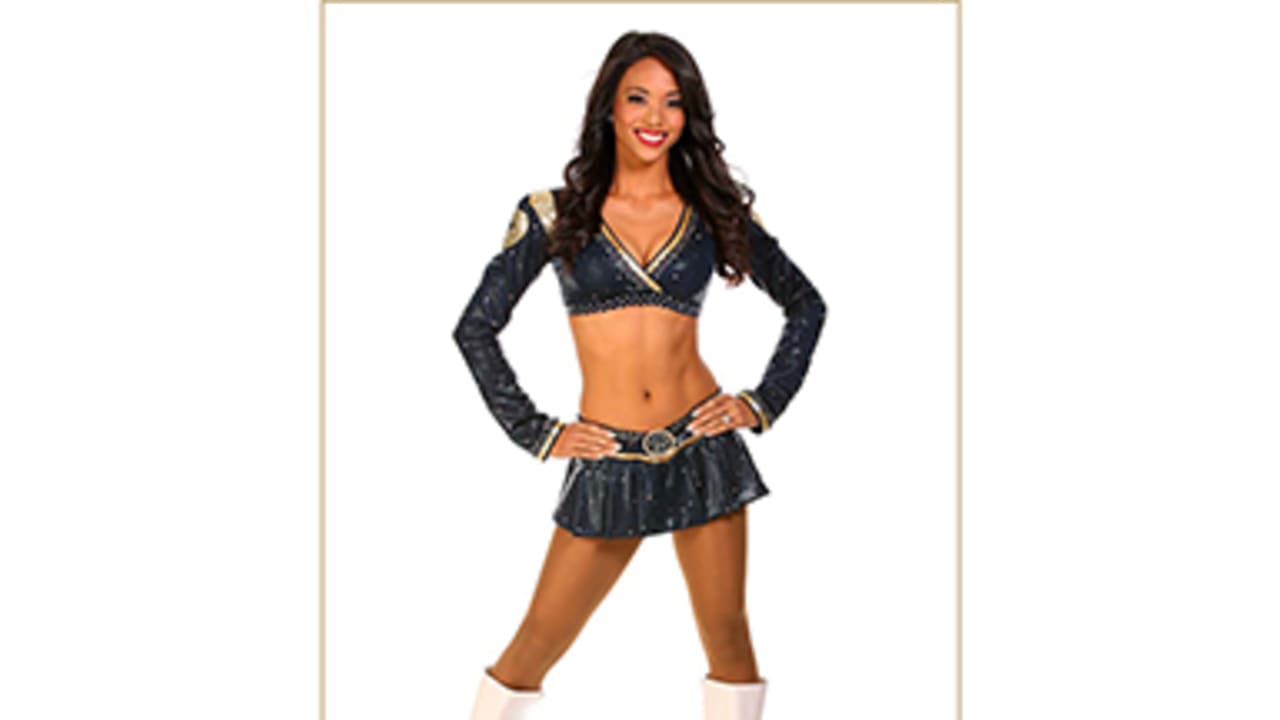 Dallas Cowboys Cheerleader Joins 7 Players at Pro Bowl - BVM Sports