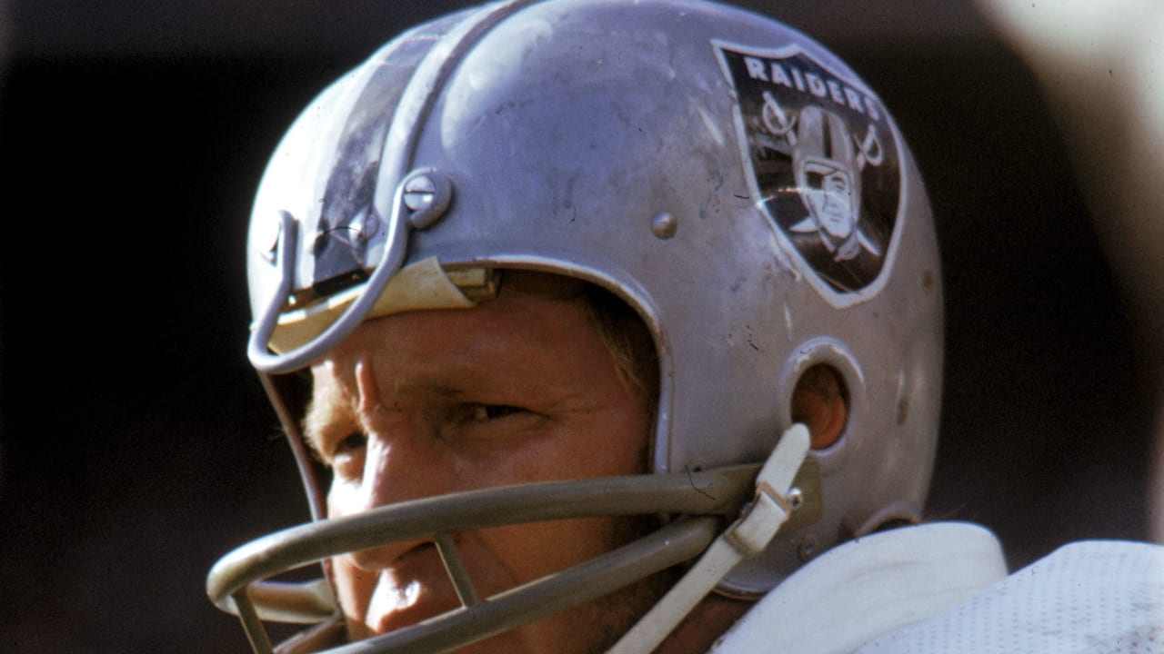 Oakland Raiders center Jim Otto on field during game vs Miami