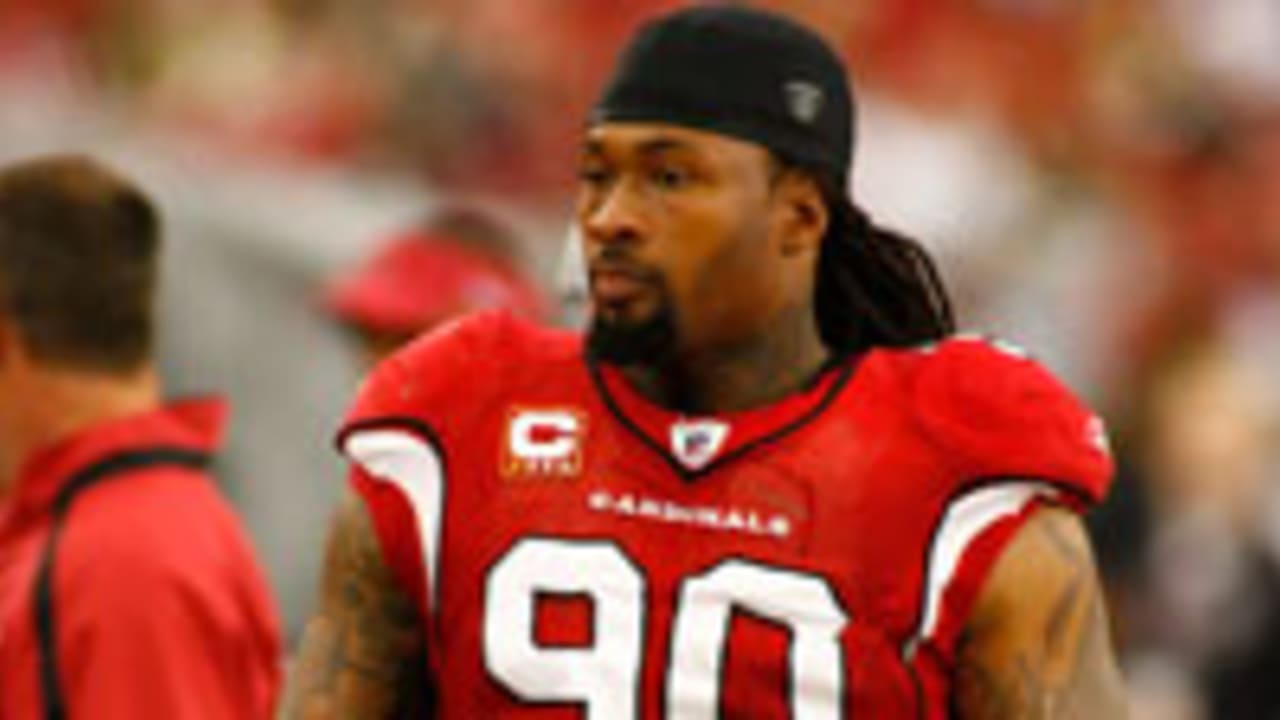 Arizona's Darnell Dockett Tries To Pick Up Bama QB's Girlfriend On Twitter