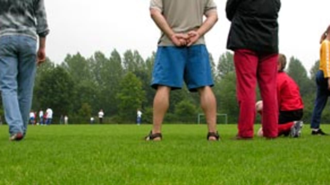Football-Parents-140409-SL.jpg